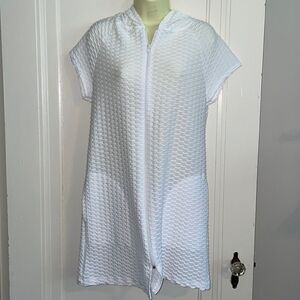 NWOT Dream Beach white polyester/spandex zip front swimsuit coverup